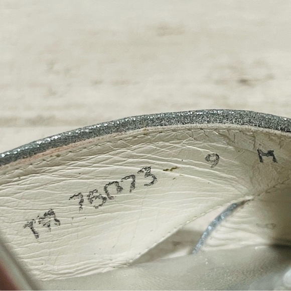 Stuart Weitzman Vintage Silver Glitter Stiletto High Heel Peep Toe Sandals 9M - Picture 10 of 15